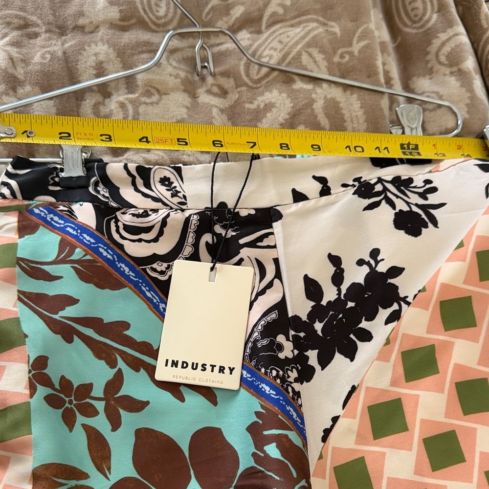 Patterned Silk-Feel Patchwork Maxi Skirt in Multicolor w elastic back waist band - Picture 5 of 6